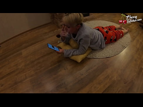 ❤️ Hullu blondiin imeb tohutut munni ja hüppab selle peal - anaalseksiga ❤ Pornovideo at et.sexvideogif.ru ❌️❤
